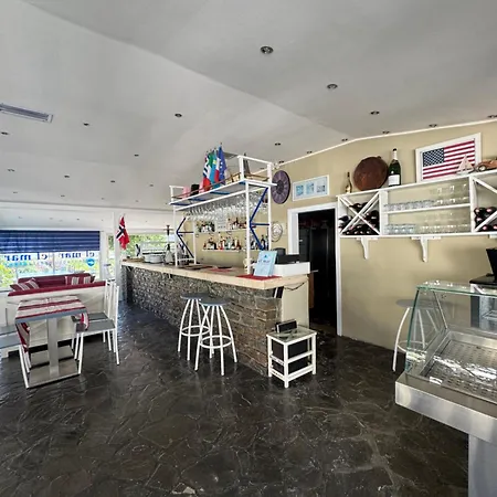 Bed and Breakfast River House Butique Μπεράτ