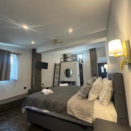River House Butique Bed and Breakfast Μπεράτ