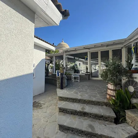 Bed and Breakfast River House Butique Μπεράτ