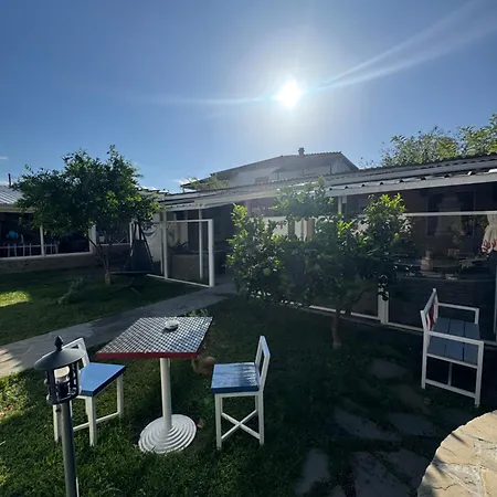 Bed & Breakfast River House Butique Berat